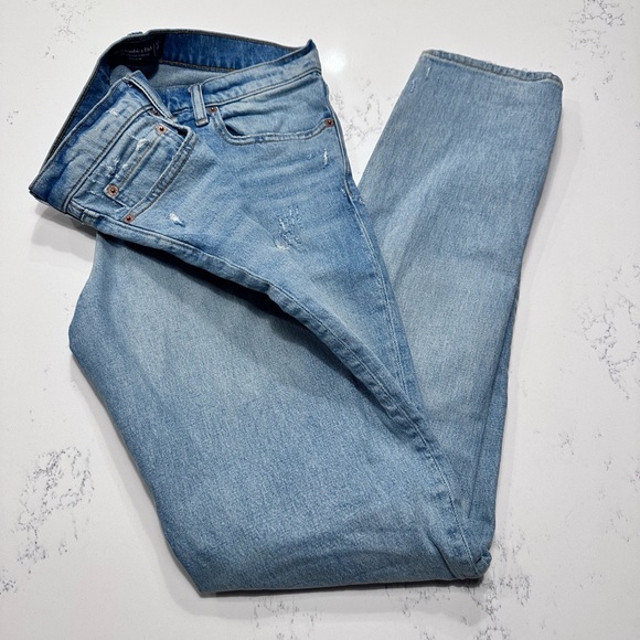 Abercrombie & Fitch Other - A&F Abercrombie & Fitch essentials 90s fit slim jeans